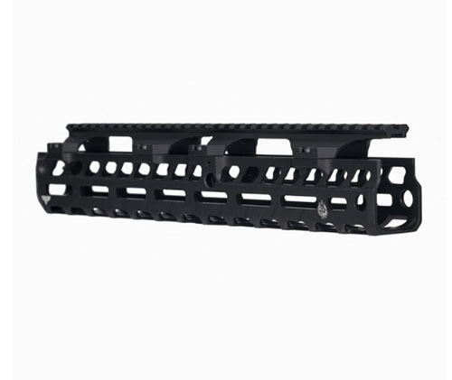 Il Costa Winchester M-LOK Handguard offre un design leggero in alluminio 6061-T6, opzioni di montaggio M-LOK, e include un Gator Rail per massima personalizzazione.